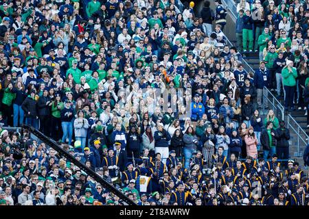 South Bend, Indiana, USA. 18 novembre 2023. Durante la partita di football NCAA tra i Wake Forest Demon Deacons e il Notre Dame Fighting Irish allo stadio Notre Dame di South Bend, Indiana. Notre Dame ha sconfitto Wake Forest 45-7. John Mersits/CSM/Alamy Live News Foto Stock