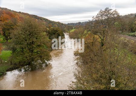 Vista dall'acquedotto Dundas del fiume Avon e della campagna del Somerset a novembre, Monkton Combe, Somerset, Inghilterra, Regno Unito Foto Stock