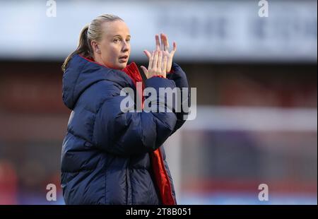 Crawley, Regno Unito. 19 novembre 2023. Beth Mead dell'Arsenal applaude i tifosi dopo la partita di fa Women's Super League al Broadfield Stadium di Crawley. Il credito fotografico dovrebbe leggere: Paul Terry/Sportimage Credit: Sportimage Ltd/Alamy Live News Foto Stock