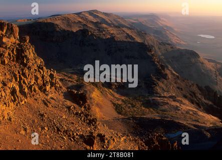 Steens Mountain Front da East Rim View, Steens Mountain Recreation area, Burns District Bureau of Land Management, Oregon Foto Stock