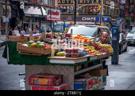 Banco di frutta a Bryant Park, Manhattan, New York, New York State, USA Foto Stock