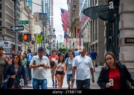 Un negozio di forniture per ufficio Staples in 5th avenue Manhattan a New York USA Foto Stock