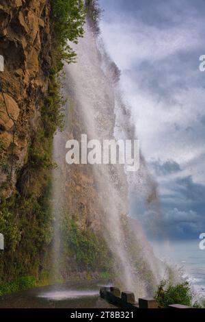 La cascata dos Anjos, la cascata degli Angeli, Anjos, comune di Ponta do Sol, sull'isola portoghese di Madeira. Foto Stock