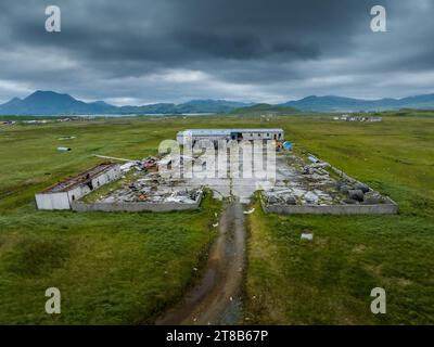 Strutture abbandonate di Adak, Alaska Foto Stock