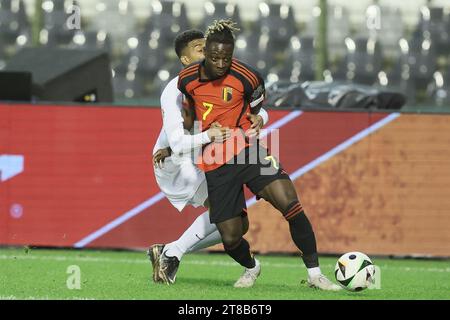 Bruxelles, Belgio. 19 novembre 2023. Il belga Jeremy Doku raffigurato in azione durante una partita tra la nazionale belga di calcio Red Devils e l'Azerbaigian, a Bruxelles, domenica 19 novembre 2023, partita 8/8 nel gruppo F delle qualifiche per i Campionati europei di calcio 2024. BELGA PHOTO BRUNO FAHY Credit: Belga News Agency/Alamy Live News Foto Stock