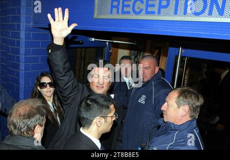 L'attore di Hollywood Sylvester Stallone arriva all'Everton Football Ground per guardare la partita contro la lettura. Foto Stock