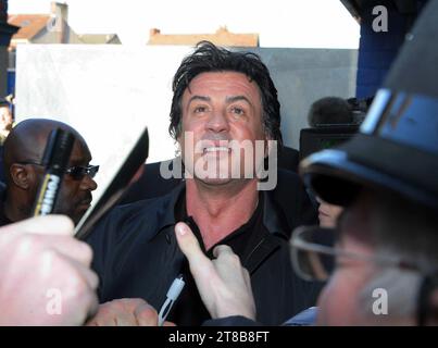 L'attore di Hollywood Sylvester Stallone arriva all'Everton Football Ground per guardare la partita contro la lettura. Foto Stock