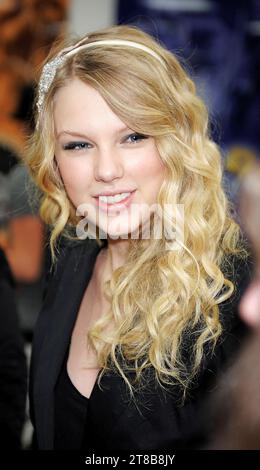Taylor Swift, 19 anni, esegue un piccolo concerto acustico a Manchester, Regno Unito, 19 febbraio 2009. Foto Stock