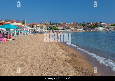 Villaggio di Stoupa e spiaggia vicino a Kalamata, Peloponneso, Grecia Foto Stock