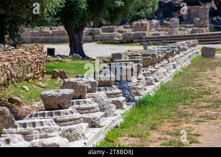 Antiche rovine greche ad Olimpia, sede dei Giochi Olimpici, Peloponneso, Grecia Foto Stock