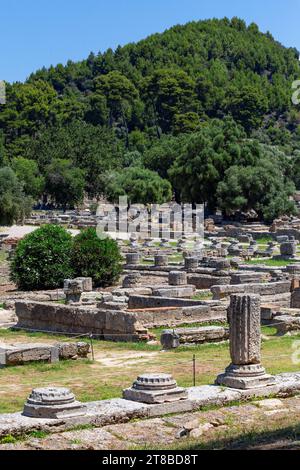Antiche rovine greche ad Olimpia, sede dei Giochi Olimpici, Peloponneso, Grecia Foto Stock