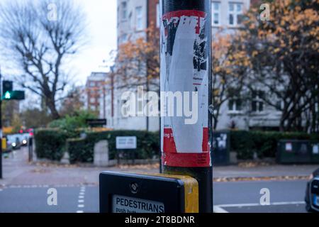 Londra, Nord Ovest, Regno Unito. 19 novembre 2023. Poster di ostaggi israeliani presi da Hamas abbattuti da luoghi nel nord-ovest di Londra credito: Rena Pearl/Alamy Live News Foto Stock