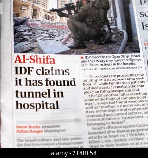 "Al-Shifa IDF sostiene di aver trovato un tunnel in ospedale" titolo del quotidiano Guardian ospedale di Gaza Israel Hamas tunnel di guerra articolo 16 novembre 2023 Regno Unito Foto Stock