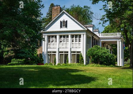 Maestoso White and Stone House a Rochester, Minnesota, in estate Foto Stock