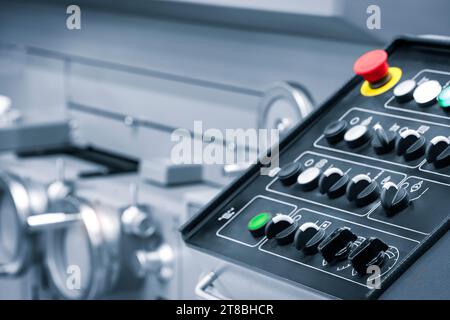 Viti a ricircolo di sfere per macchine CNC in tonalità blu Foto Stock