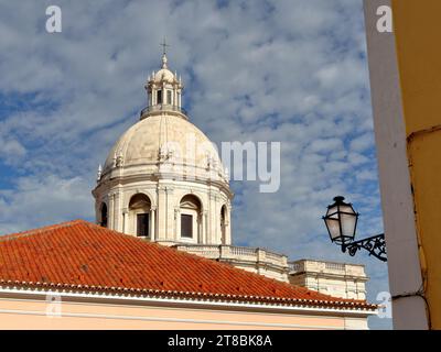 Il Pantheon Nazionale, originariamente Chiesa di Santa Engracia, un monumento del XVII secolo nel quartiere Alfama di Lisbona, Portogallo Foto Stock