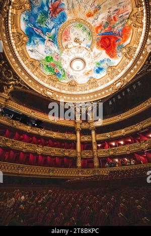 Il bellissimo auditorium del Palais Garnier, Parigi, Francia. Foto Stock