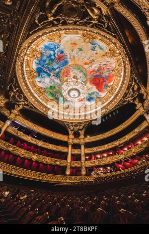 Il bellissimo auditorium del Palais Garnier, Parigi, Francia. Foto Stock