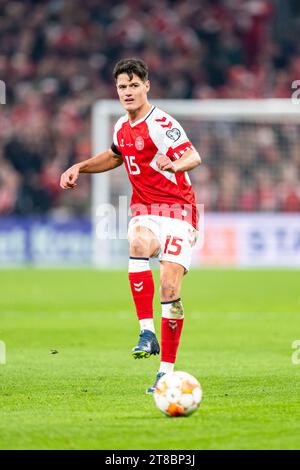 Copenhagen, Danimarca. 17 novembre 2023. Christian Norgaard (15), danese, visto durante la partita di qualificazione a UEFA Euro 2024 tra Danimarca e Slovenia al Parken di Copenaghen. (Foto: Gonzales Photo - Frederikke Jensen). Foto Stock