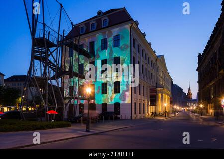 Museumsnacht a Dresda Lichtinstallation am Landhaus, dem Sitz des Stadtmuseum. Dresden Sachsen Deutschland *** Museum Night in Dresden installazione luminosa presso il Landhaus, sede del Dresda City Museum Saxony Germany Credit: Imago/Alamy Live News Foto Stock