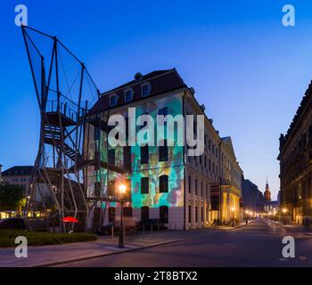 Museumsnacht a Dresda Lichtinstallation am Landhaus, dem Sitz des Stadtmuseum. Dresden Sachsen Deutschland *** Museum Night in Dresden installazione luminosa presso il Landhaus, sede del Dresda City Museum Saxony Germany Credit: Imago/Alamy Live News Foto Stock