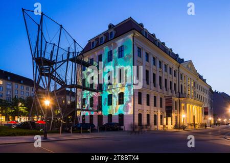 Museumsnacht a Dresda Lichtinstallation am Landhaus, dem Sitz des Stadtmuseum. Dresden Sachsen Deutschland *** Museum Night in Dresden installazione luminosa presso il Landhaus, sede del Dresda City Museum Saxony Germany Credit: Imago/Alamy Live News Foto Stock