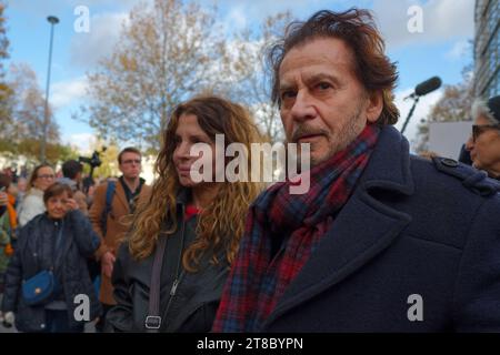 De nombreuses personnalités défilent à Paris pour la paix au moyen Orient. Une marche silencieuse organisée par le collectif "une autre voix" Foto Stock