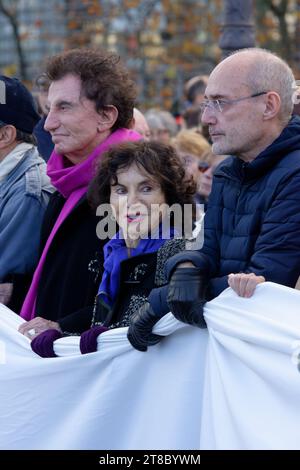 De nombreuses personnalités défilent à Paris pour la paix au moyen Orient. Une marche silencieuse organisée par le collectif "une autre voix" Foto Stock