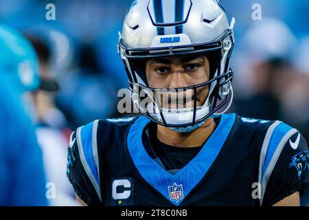 Charlotte, NC, USA. 19 novembre 2023. Il quarterback dei Carolina Panthers Bryce Young (9) durante il quarto periodo contro i Dallas Cowboys nella partita NFL a Charlotte, NC. (Scott Kinser/Cal Sport Media). Credito: csm/Alamy Live News Foto Stock