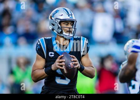 Charlotte, NC, USA. 19 novembre 2023. Il quarterback dei Carolina Panthers Bryce Young (9) passa al lancio durante il quarto periodo contro i Dallas Cowboys nel match NFL a Charlotte, NC. (Scott Kinser/Cal Sport Media). Credito: csm/Alamy Live News Foto Stock