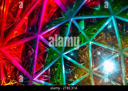 Dichroic Sphere di Jakob Kvist ourside Royal Festival Hall, Southbank, Londra, Inghilterra Foto Stock