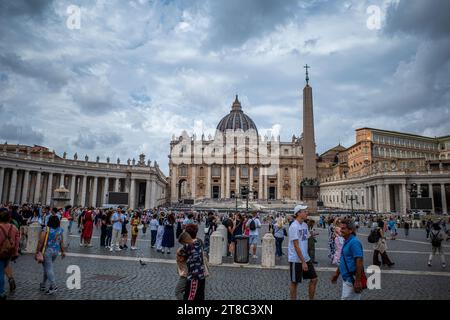 Vaticano a Roma Italia con molti turisti Foto Stock