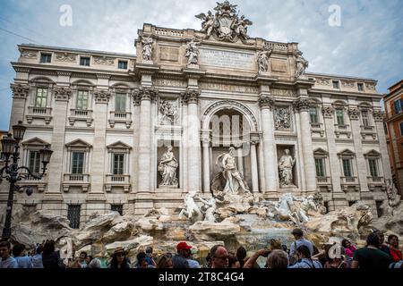 Fontana di Trevi una fontana del XVIII secolo nel quartiere di Trevi a Roma, Italia, Foto Stock