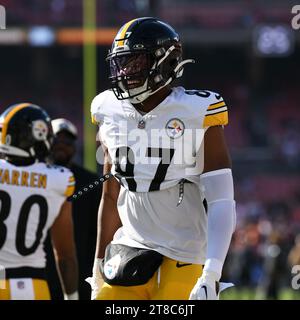 Cleveland, Ohio, USA. 19 novembre 2023. 19 novembre 2023 il tight end dei Pittsburgh Steelers Rodney Williams (87) durante la pre-partita contro i Cleveland Browns a Cleveland, OHIO. Jake Mysliwczyk/AMG Media (immagine di credito: © Jake Mysliwczyk/BMR via ZUMA Press Wire) SOLO USO EDITORIALE! Non per USO commerciale! Crediti: ZUMA Press, Inc./Alamy Live News Foto Stock
