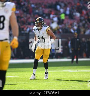 Cleveland, Ohio, USA. 19 novembre 2023. 19 novembre 2023, il linebacker dei Pittsburgh Steelers Alex Highsmith (56) durante la pre-partita a Pittsburgh Steelers contro Cleveland Browns a Cleveland, OHIO. Jake Mysliwczyk/AMG Media (immagine di credito: © Jake Mysliwczyk/BMR via ZUMA Press Wire) SOLO USO EDITORIALE! Non per USO commerciale! Crediti: ZUMA Press, Inc./Alamy Live News Foto Stock