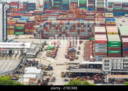 SHENZHEN, CINA - maggio 29 2022: Zona di libero scambio del porto di Yantian, città di Shenzhen, provincia del Guangdong, Cina Foto Stock