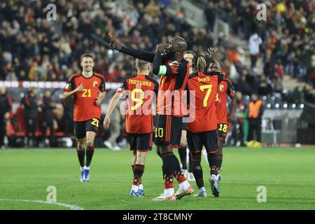 Bruxelles, Belgio. 19 novembre 2023. Romelu Lukaku (davanti) del Belgio celebra il suo gol durante la partita di qualificazione AL gruppo F di UEFA EURO 2024 tra Belgio e Azerbaigian a Bruxelles, in Belgio, il 19 novembre 2023. Crediti: Zhao Dingzhe/Xinhua/Alamy Live News Foto Stock