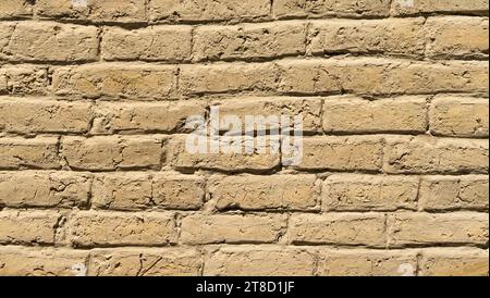 Vecchio muro in mattoni di adobe fatto di fango. Utile per sfondi e consistenza. Foto Stock