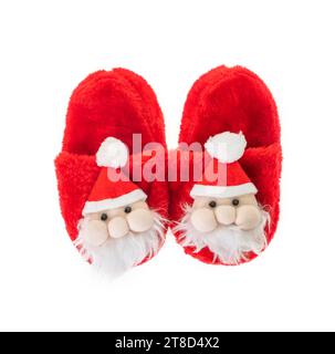 Pantofole per il Capodanno per bambini sotto forma di Babbo Natale. Accessori e regali di Natale tradizionali per le feste. Foto Stock