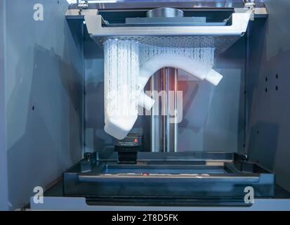 La stampante 3D DPL stereolitografia crea piccoli dettagli e gocciolamenti di liquidi Foto Stock