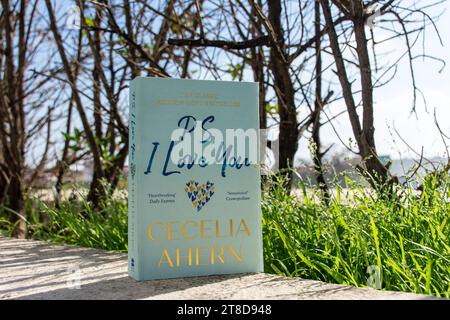 Primo piano su 'PS di Cecelia Ahern. Amo il romanzo di te in giardino. Foto Stock