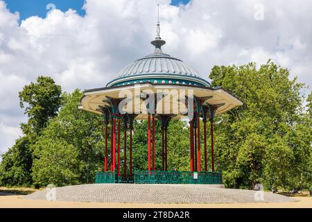 Vista del Clapham Common Bandstand nel cuore di Clapham. Lambeth, Greater London, Inghilterra Foto Stock