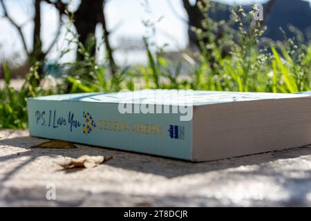 Primo piano su 'PS di Cecelia Ahern. Amo il romanzo di te in giardino. Foto Stock