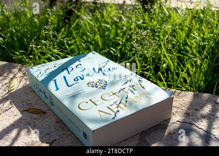 Primo piano su 'PS di Cecelia Ahern. Amo il romanzo di te in giardino. Foto Stock