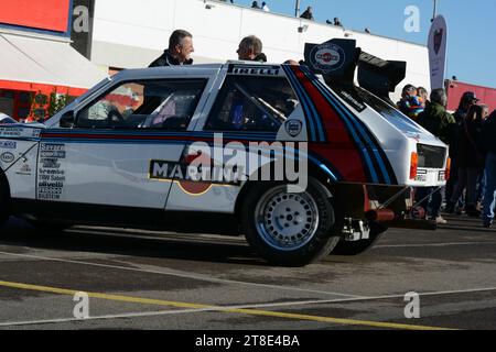 Varano, Italia - 11 novembre 2023: lancia rally S4 Luxury E DREEM CAR IN ESPOSIZIONE Foto Stock