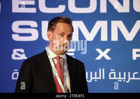 Londra, Regno Unito. 20 novembre 2023. Oliver Christian, Commissario britannico per il commercio per il Medio Oriente, parla al Vertice economico arabo-britannico. Crediti: Dominic Dudley/Alamy Live News Foto Stock