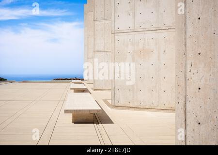 LA JOLLA, CALIFORNIA - FERUARY 27, 2016: The Salk Institute for Biological Studies. L'istituto è stato fondato nel 1960 da Jonas Salk, lo sviluppatore di Foto Stock