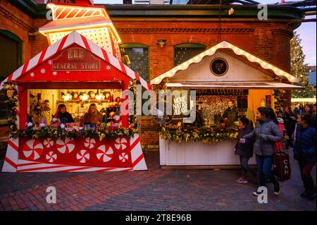 Christmas Village o mercato nel Distillery District, Toronto, Canada Foto Stock