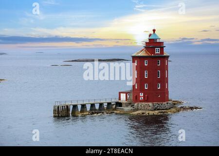 Vecchio faro di legno Kjeungskjaer situato a Oerland, Norvegia Foto Stock