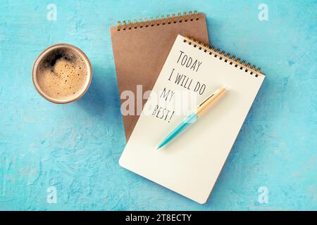 Detto ispiratore e motivante, oggi farò del mio meglio, scritto in un notebook, girato in orizzontale su sfondo blu Foto Stock